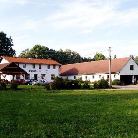 ホテル Staj Newport Dolní Domaslavice エクステリア 写真