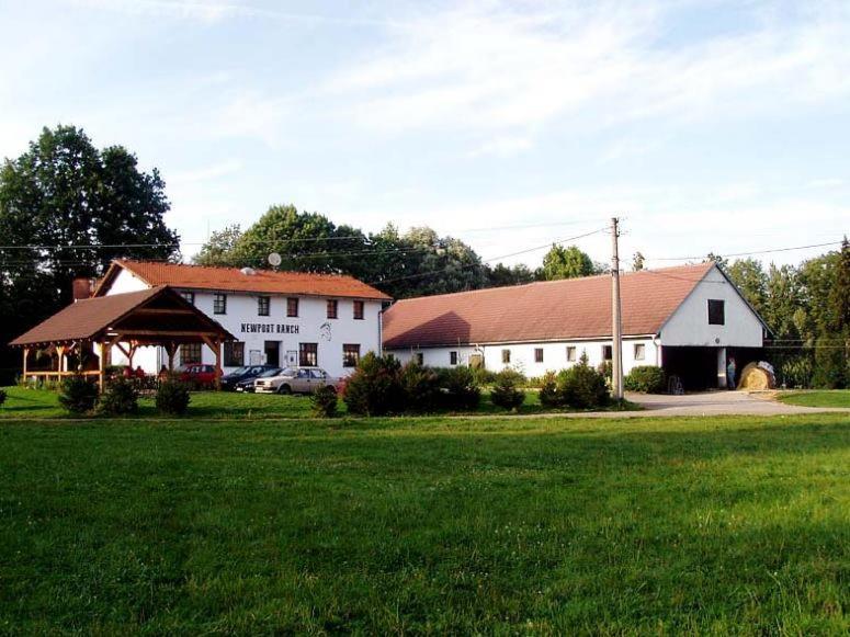 ホテル Staj Newport Dolní Domaslavice エクステリア 写真